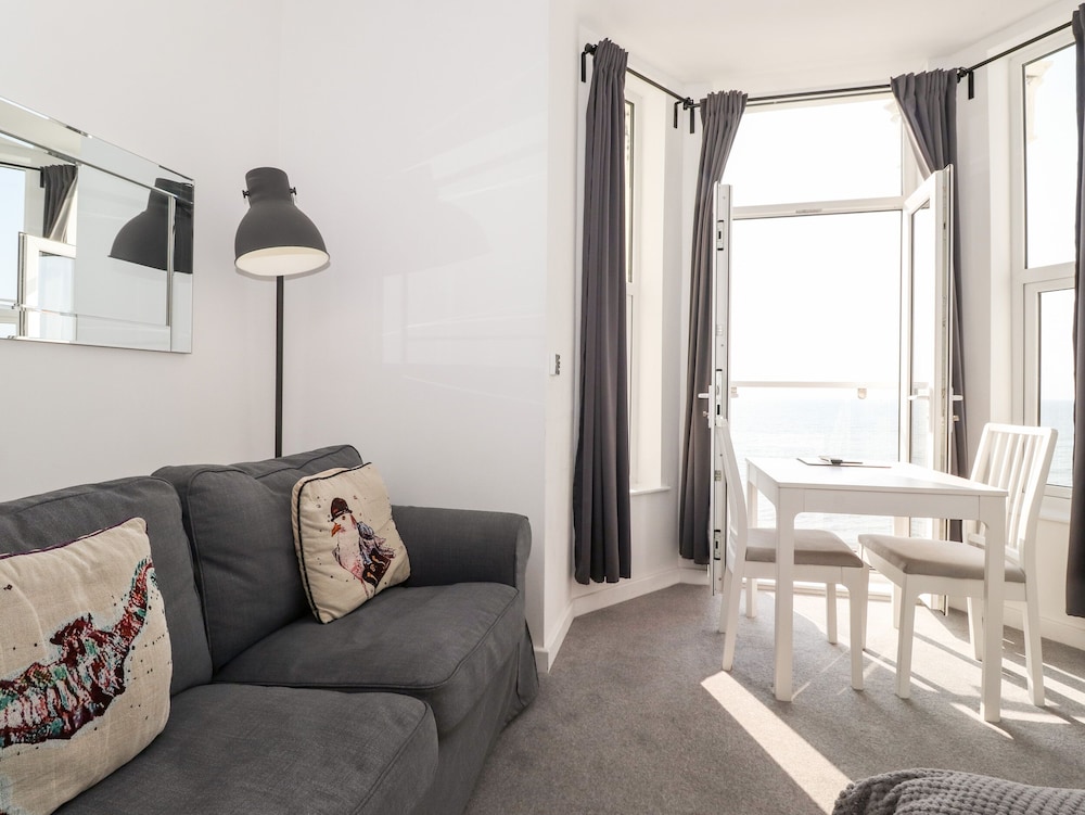 5 Seaview @ Bridlington Bay
