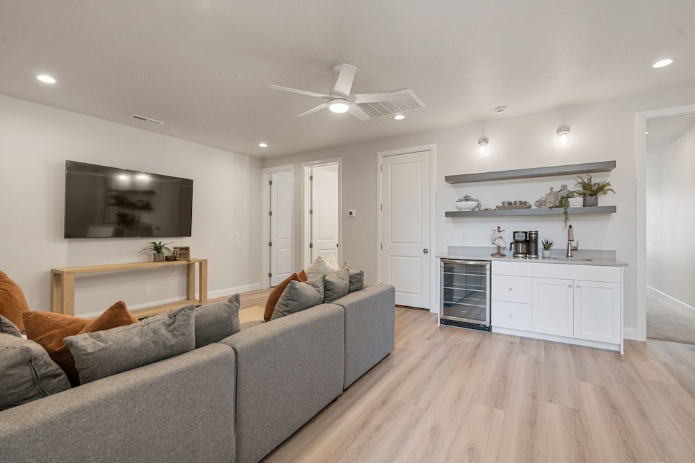 The Crash Pad 5 Bedroom Townhouse