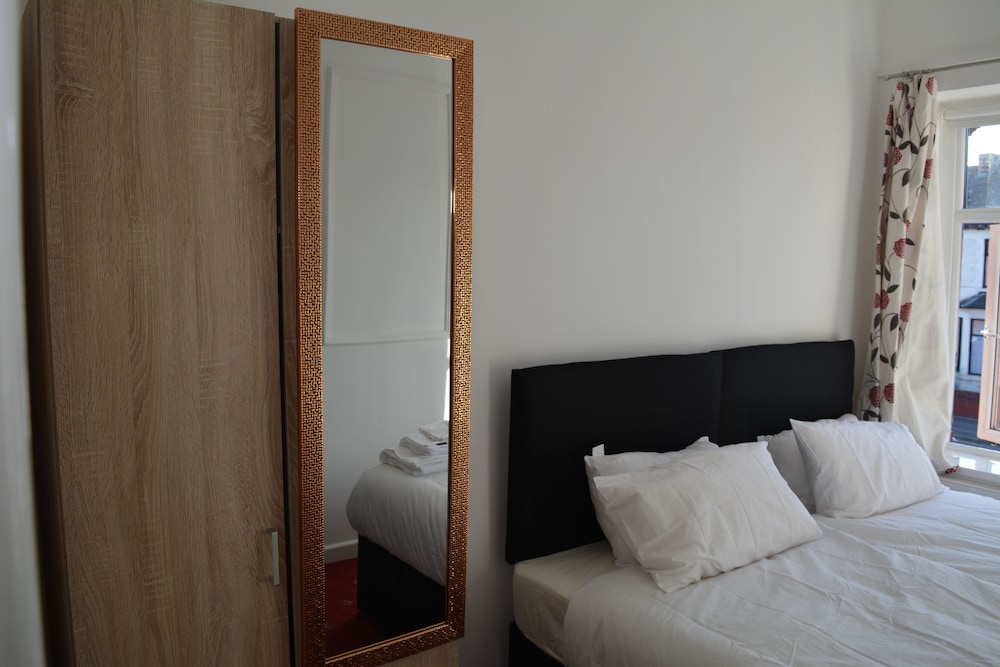 Luxury Apartment - Central Cardiff view 4