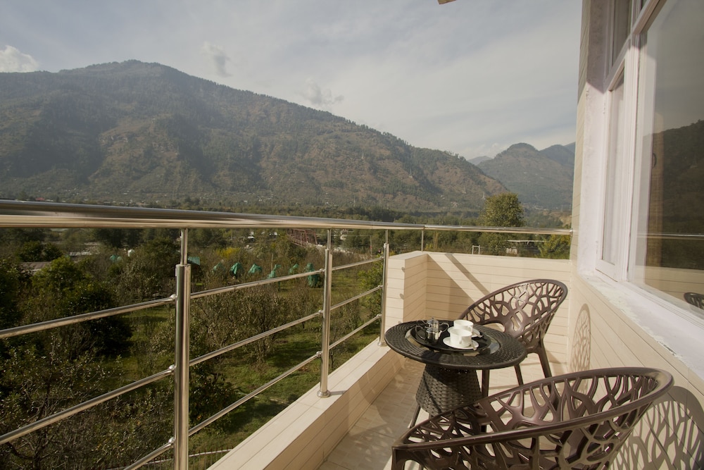 Snow Touch Resort (Shri Nath Group)