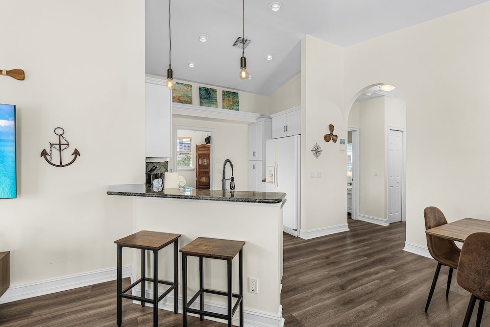 241 Miramar Waves: 3br W/ Heated Pool 3 Bedroom Home