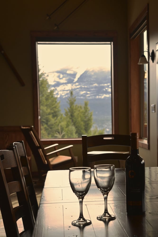 Cedar House Restaurant & Chalets