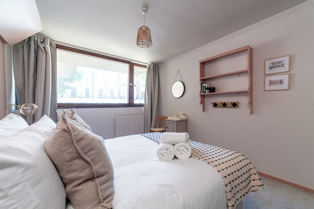 Mezzanine 3-bed In Central London