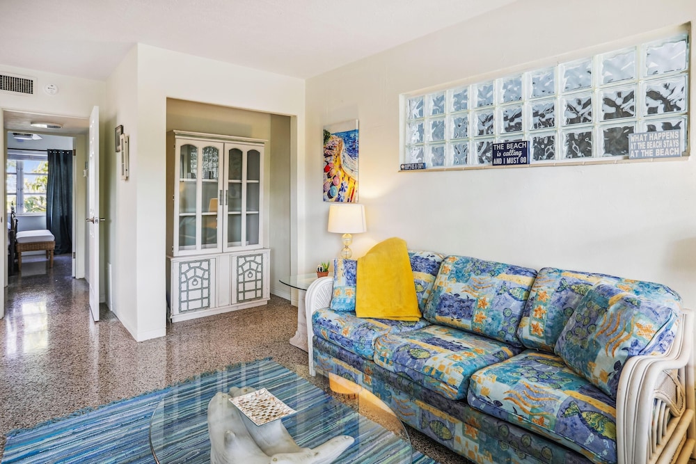 Beach Quarters #6