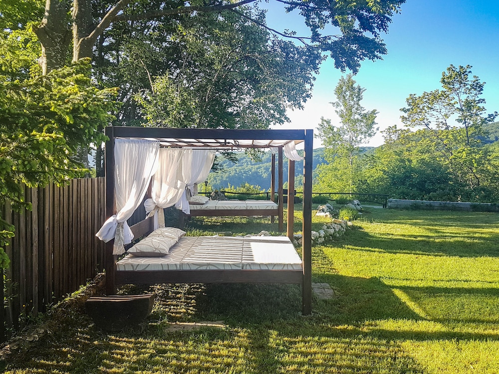 Etno Garden Exclusive