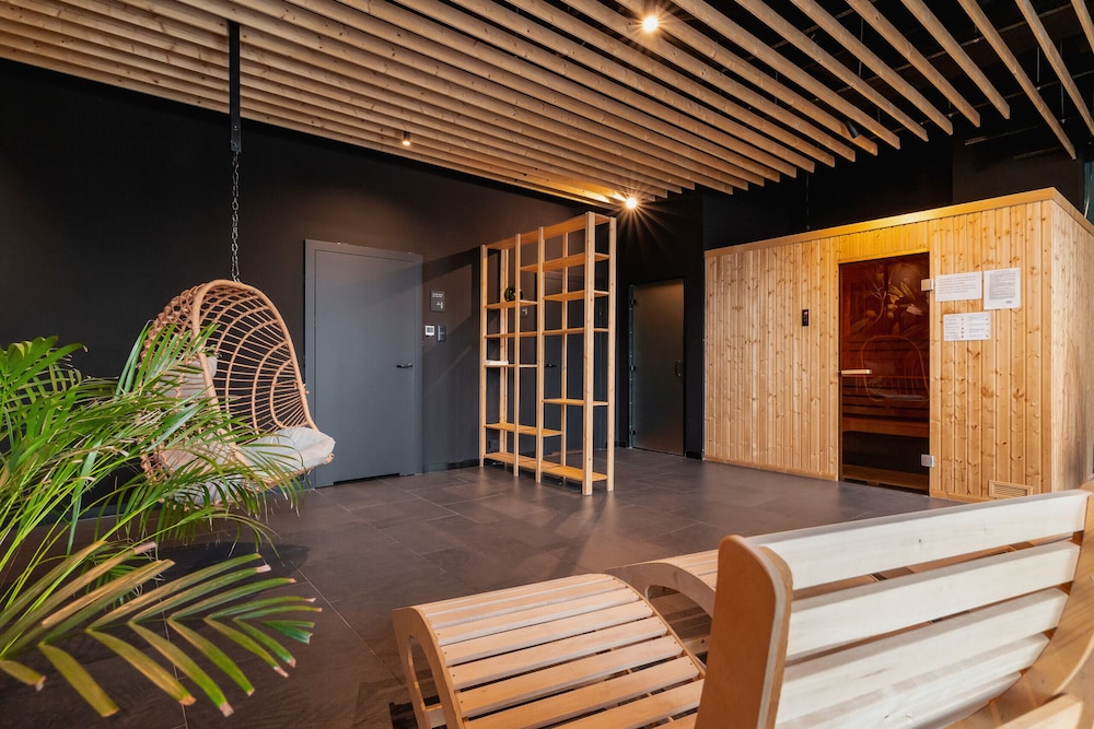 Cozy Apartment With Parking by Renters