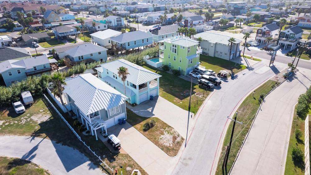Pet Friendly Shared Pool Sleeps 14 view 2