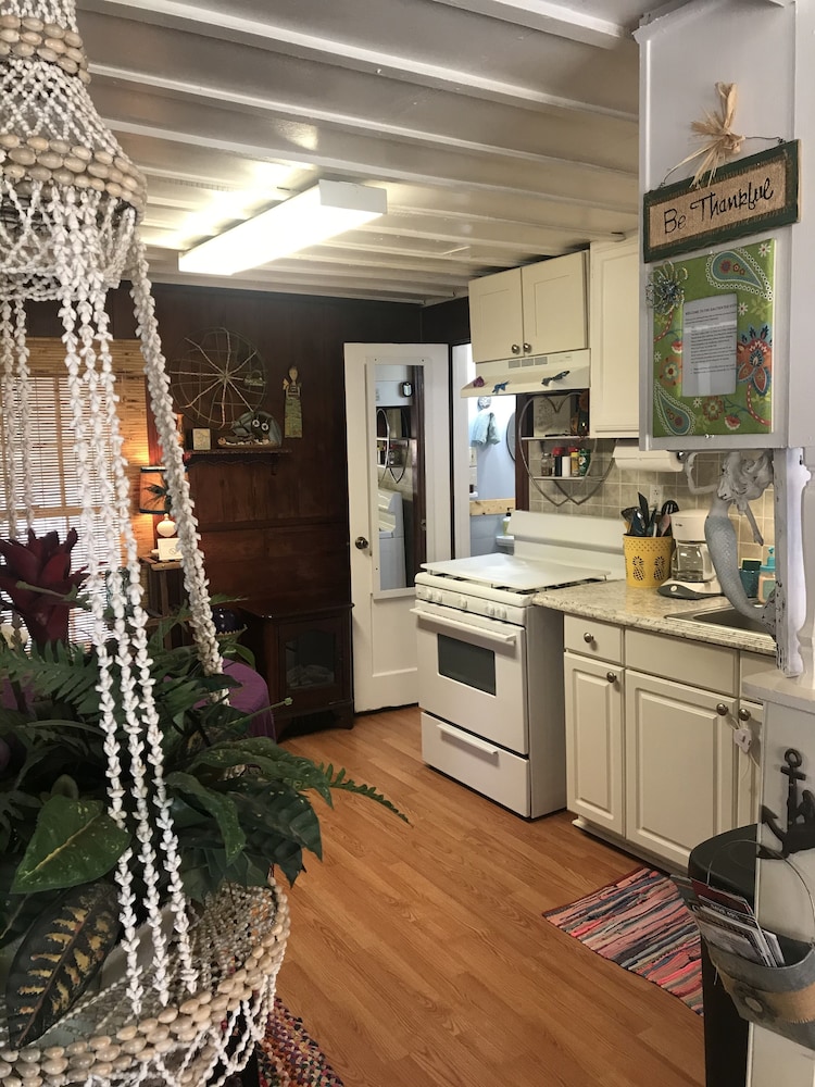 Come Friday Cottages on the Bay