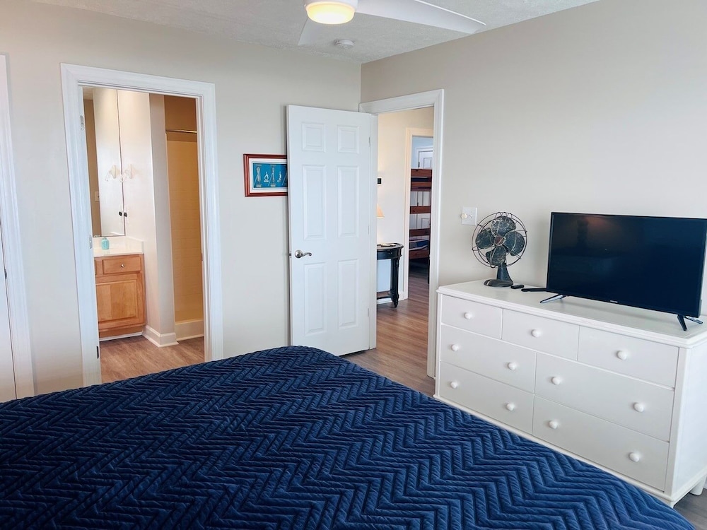 Sunny Times 4 Bedroom Home by RedAwning