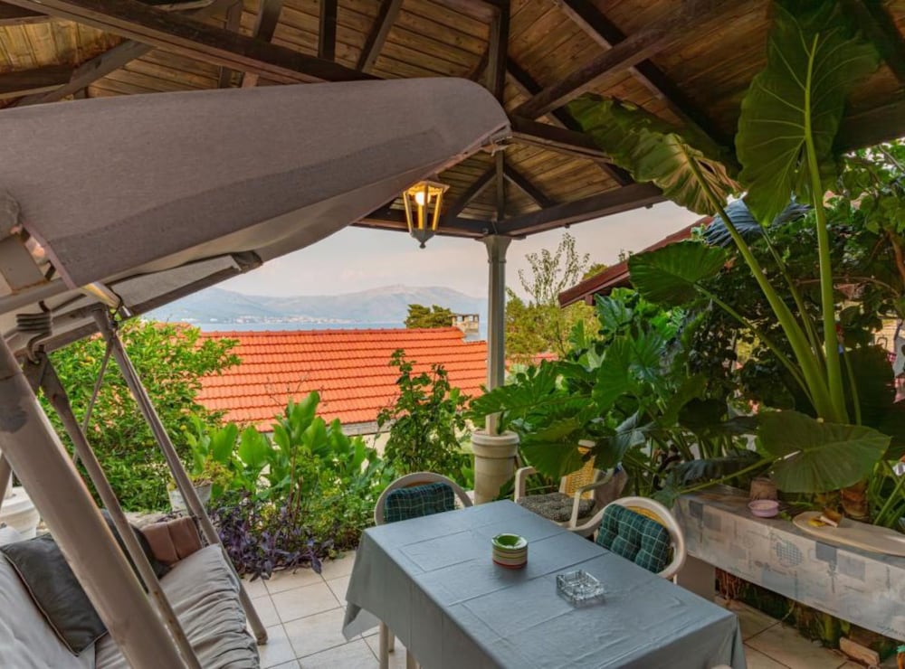 Sunset Tides Apartments With Terrace and Sea View