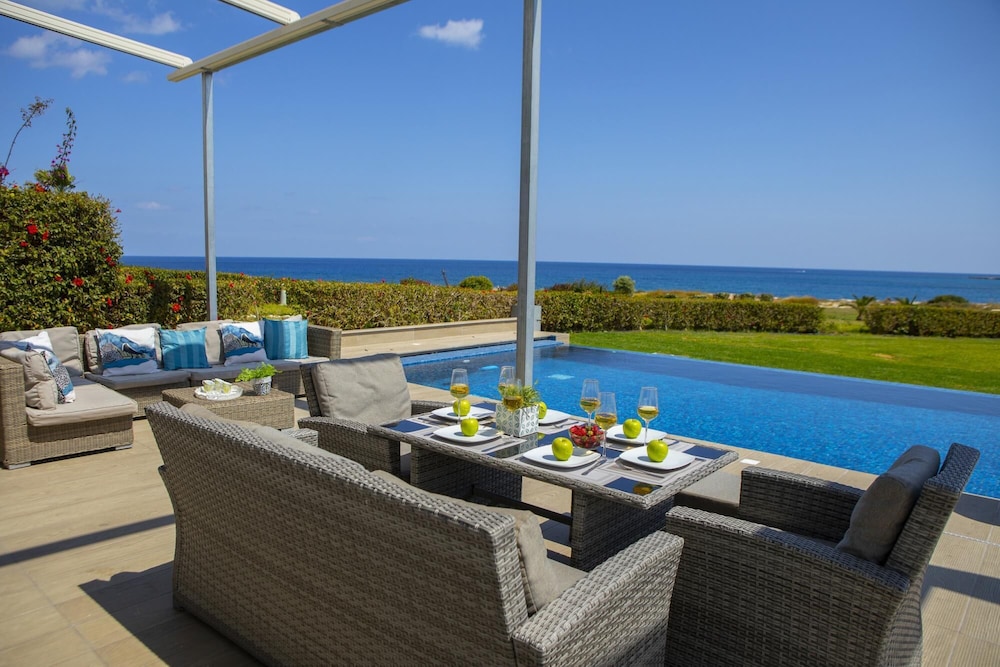 Villa Infinite Aretousa