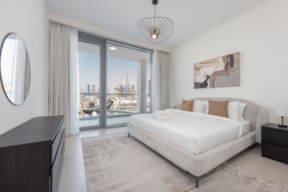 Elegant Relaxing 3-bedroom Apartment in Perfect Location at Canal Front 6