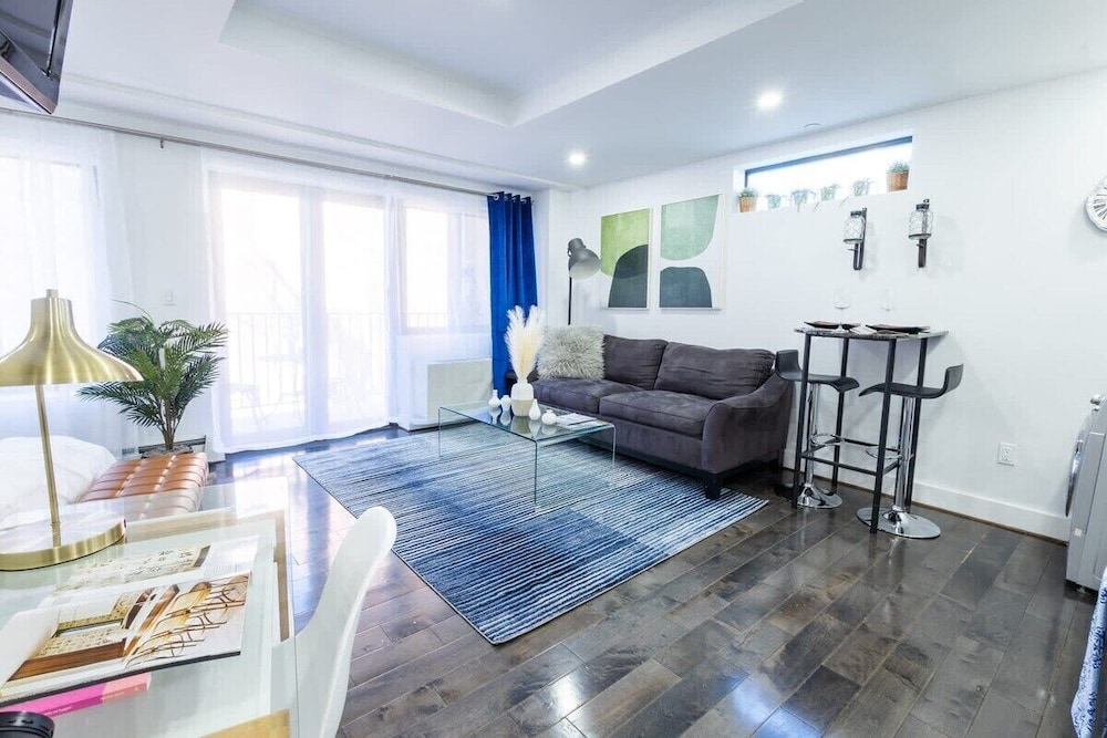 809 Midtown Apartments