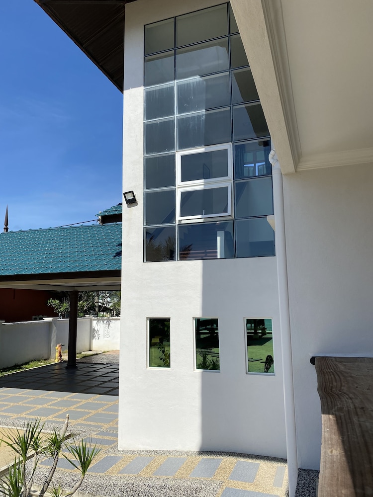 Che Beach House photo 1