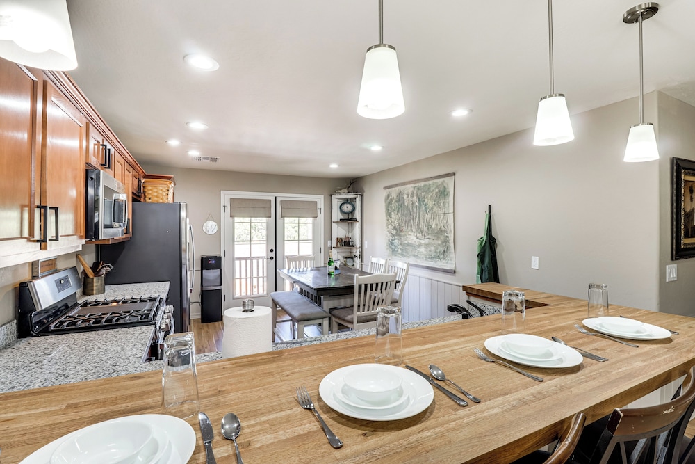 4 Mi to Fool Hollow Lake: Show Low Home w/ Hot Tub