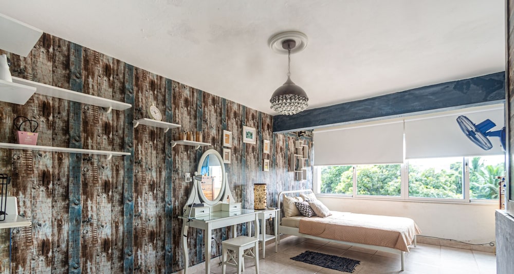 Artist's Loft With Private Jacuzzi & Roof Terrace