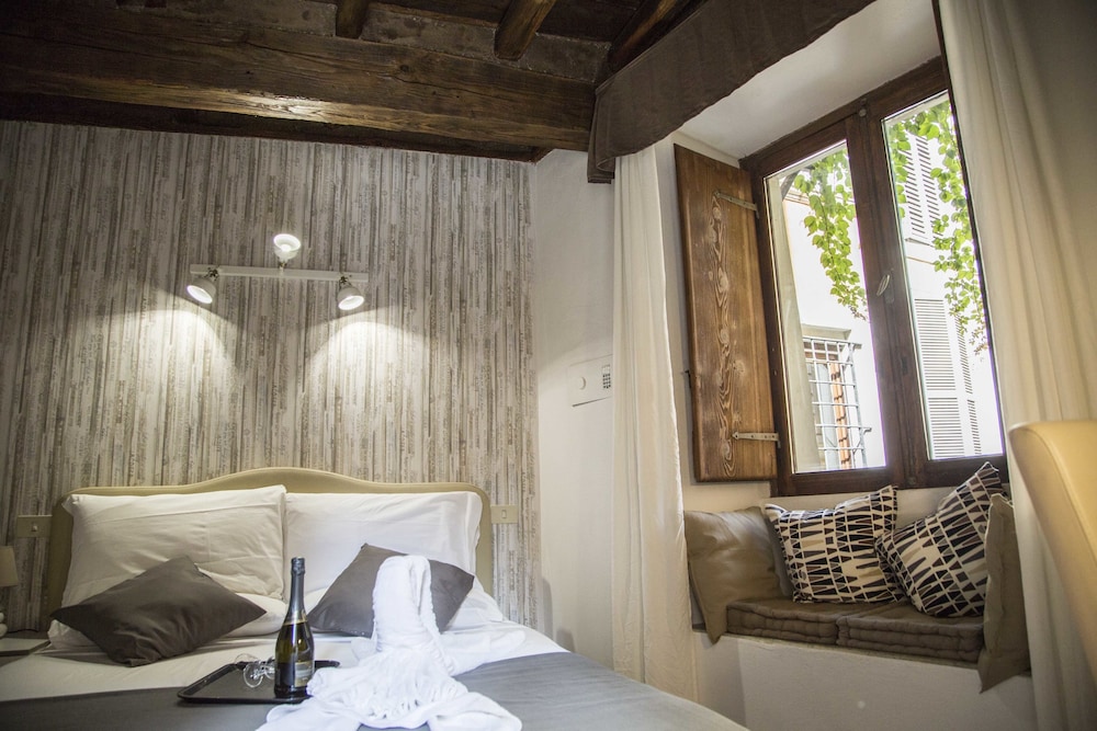 Do-Do Navona Suites
