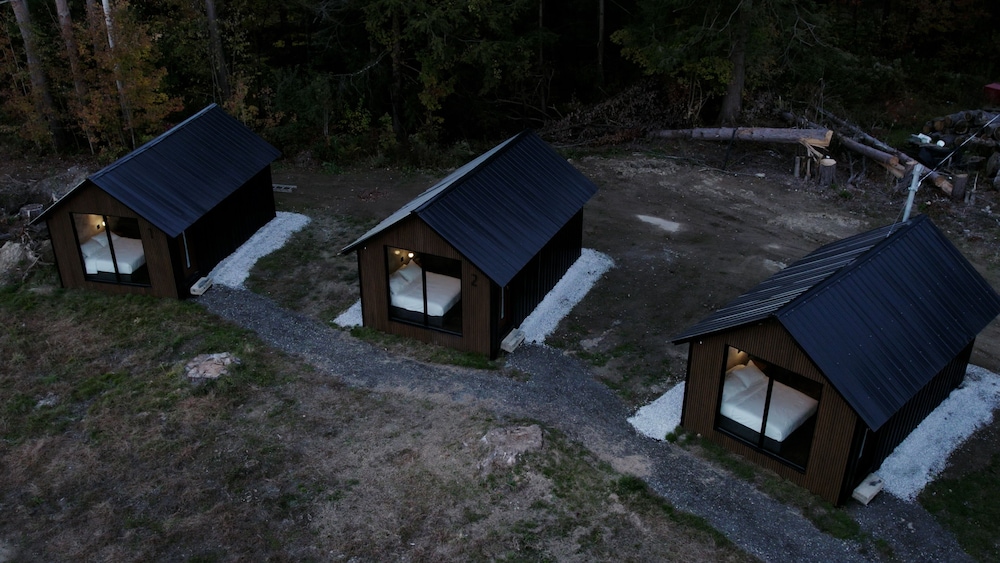 Emrose Luxury Cabins