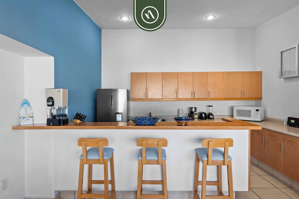 Mexican 2 BR Condo in Hotel Zone - Near the Beach