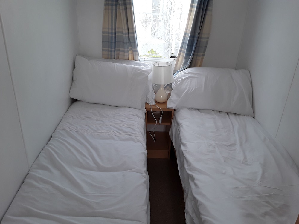 2 bed Caravan Approx 10 Mins From Beach Suzie 2 view 5