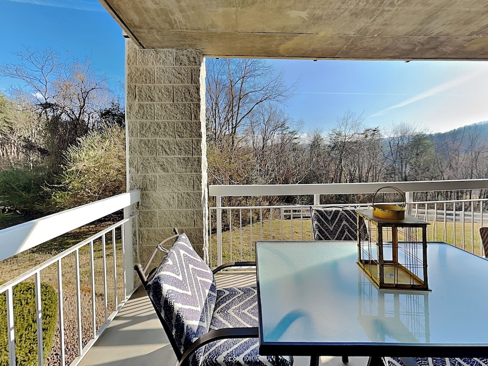 Smoky Mountain Bliss by Jackson Mountain Rentals