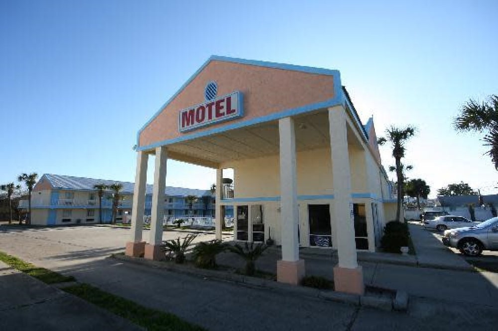 Hotel Coconut Grove Motor Inn - Image 1