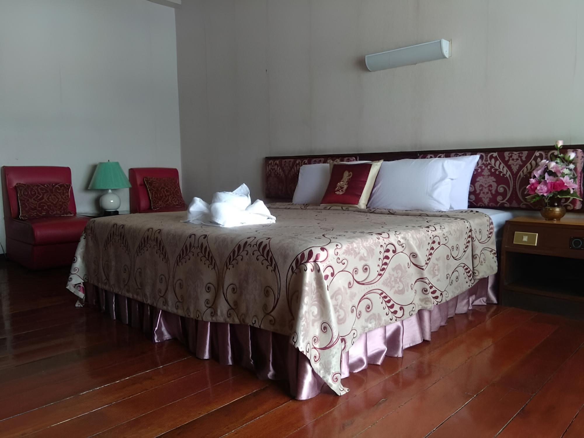 Petchkasem Grand Hotel