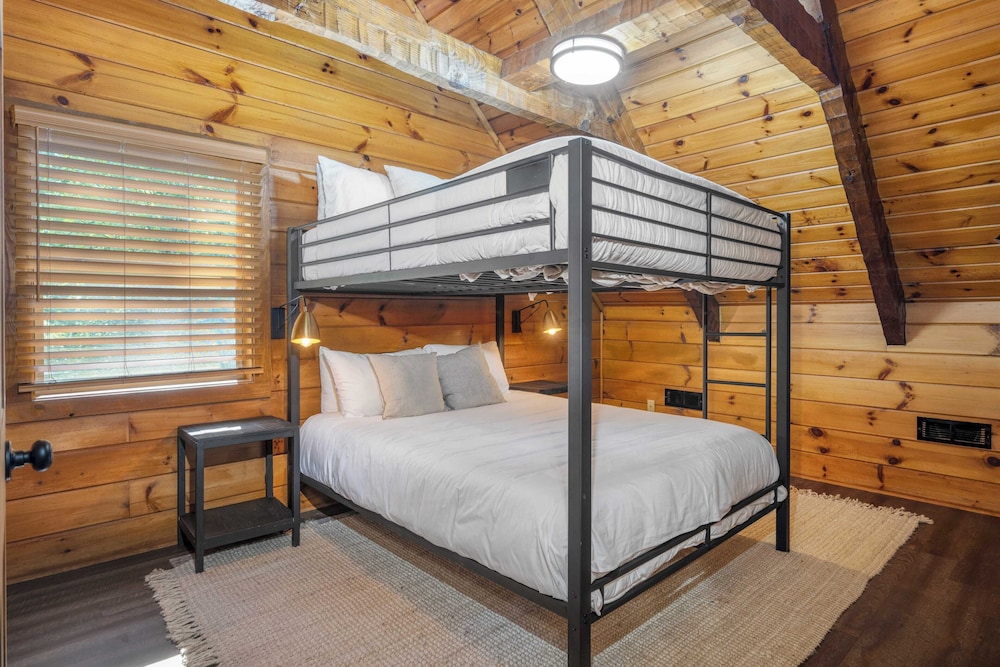 Sleeps 20 3 Cabins w/ Hot Tubs, Game Room, Fire Pit Dudley Trio by Avantstay