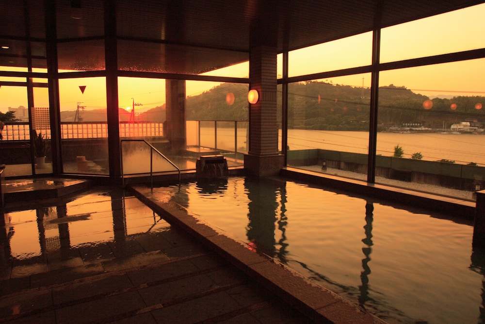Hamanako Wan Wan Paradise Hotel