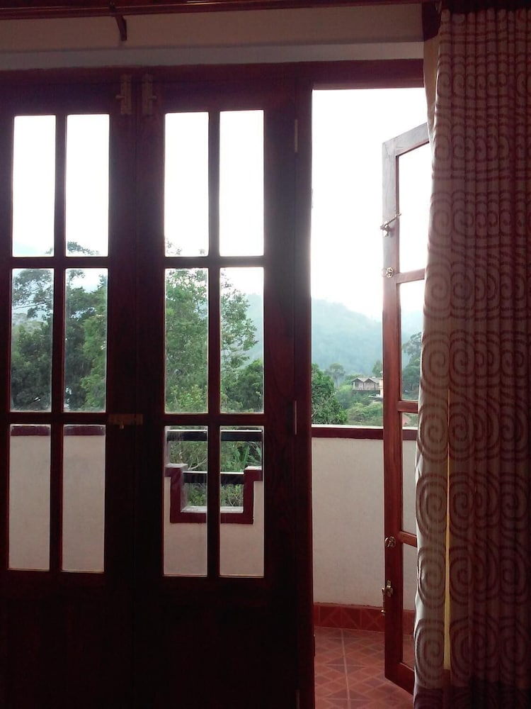 Lizzie Villa Guest House