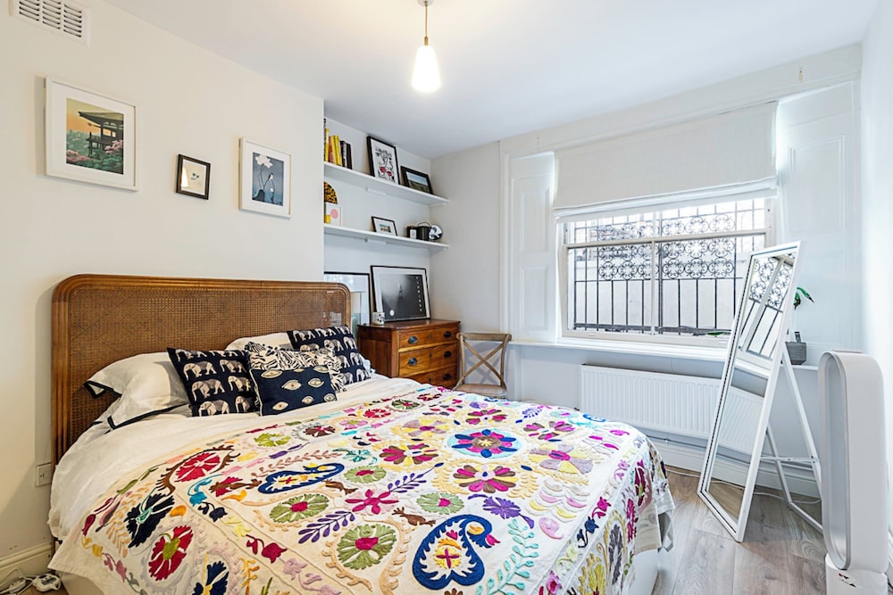 Colourful and Cosy Home in De Beauvoir Town