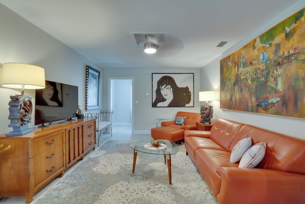 Walk to Redington Beach: Renovated Duplex w/ Patio