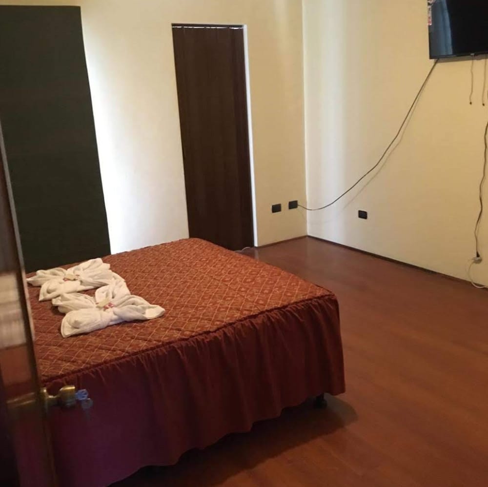 Global airport bed and breakfast view 5