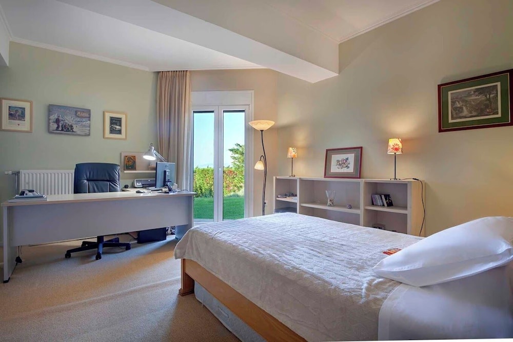 Marina View Luxury Home view 3
