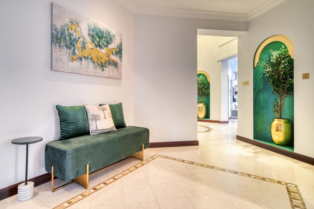 Beachfront 5BR Villa w Private Pool at the Palm