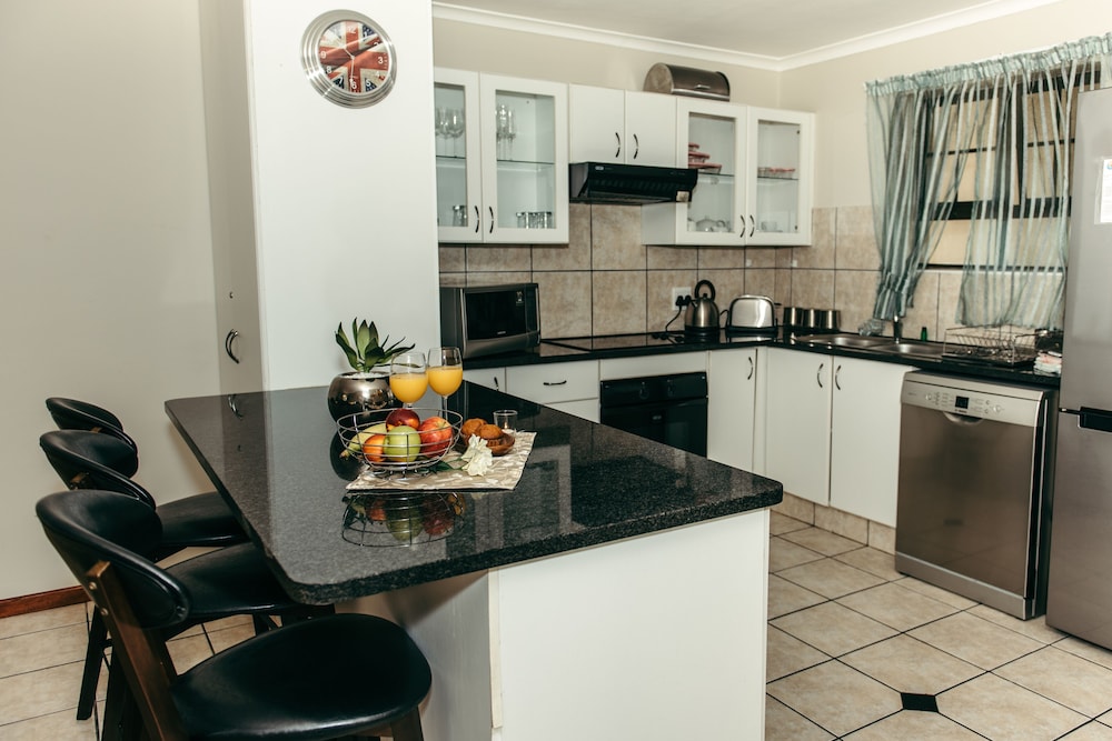 Vacation Letting - Elgin House Apartment view 3