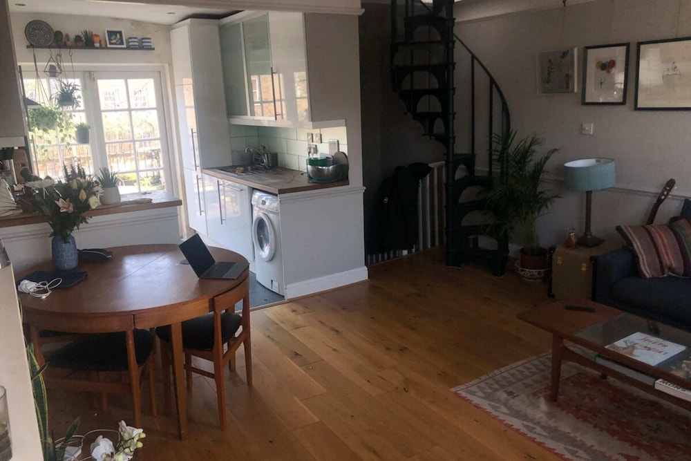 Stylish and Spacious Apartment With Terrace