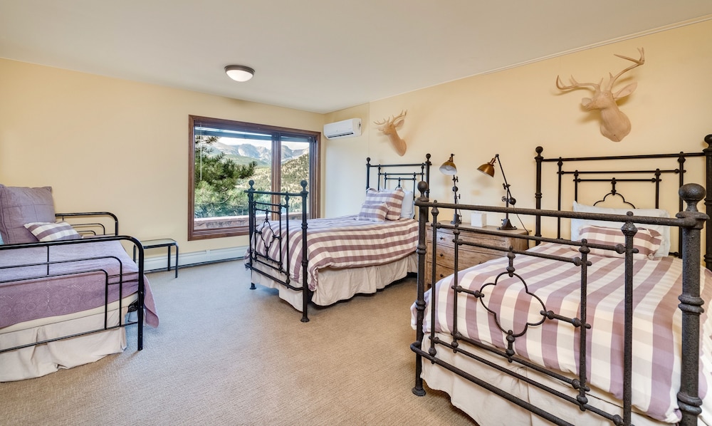 Stewart Highlands Luxury Vacation At Windcliff 6 Bedroom Home by RedAwning view 4
