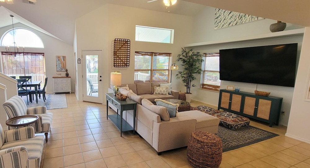 Tranquil Turquoise Retreat