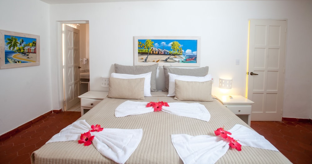 Los Corales Beach Village
