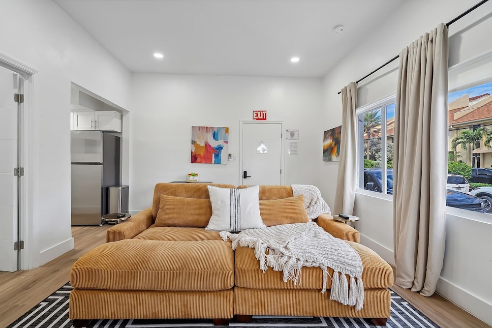 Casa Roselle 1 in Hollywood