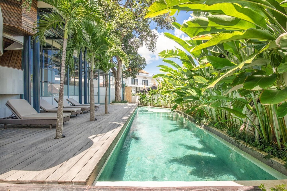 BAZ Villa 12 Studio 2 L Elegant 1BR Loft With Art Deco Flair Shared Pool