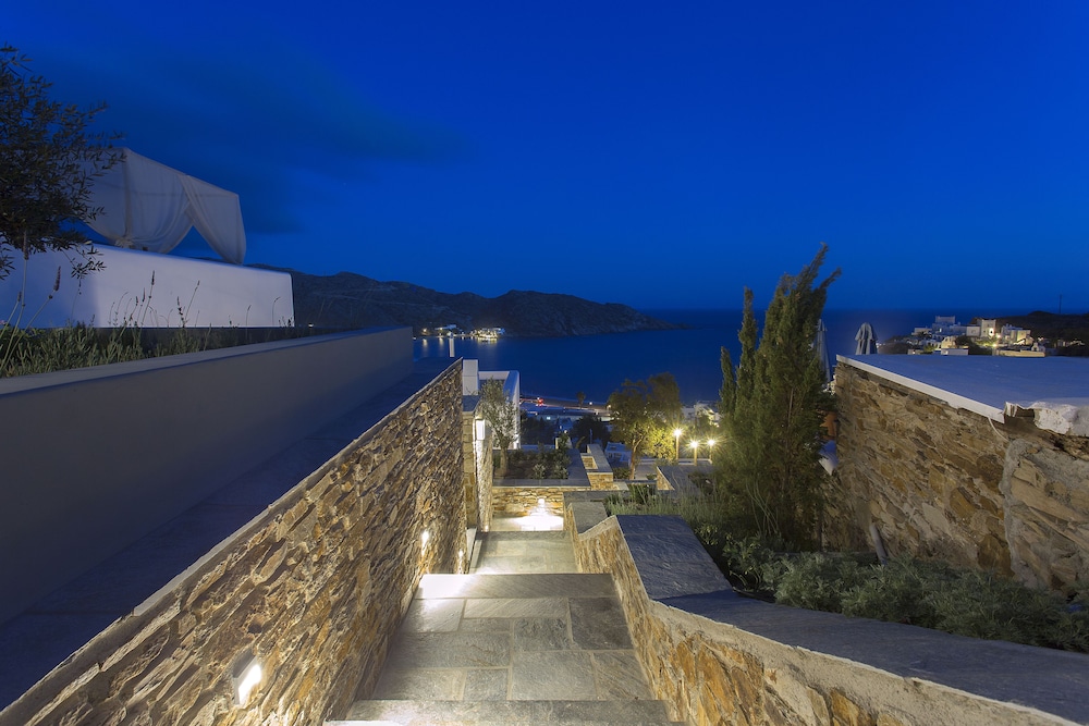 Far Out Hotel & Spa