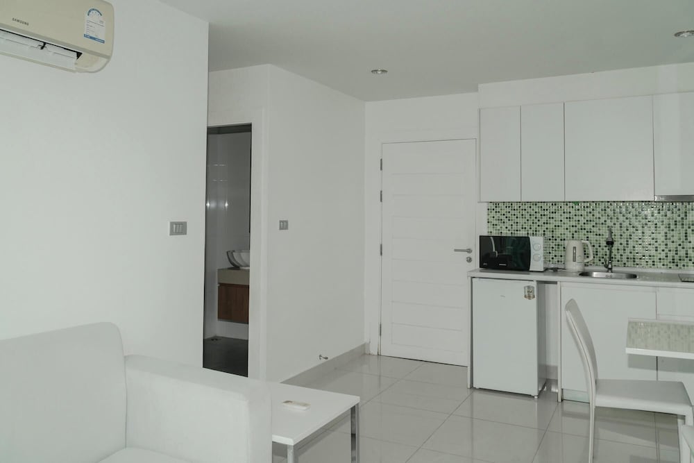 Amazon Apartments by Apartwell
