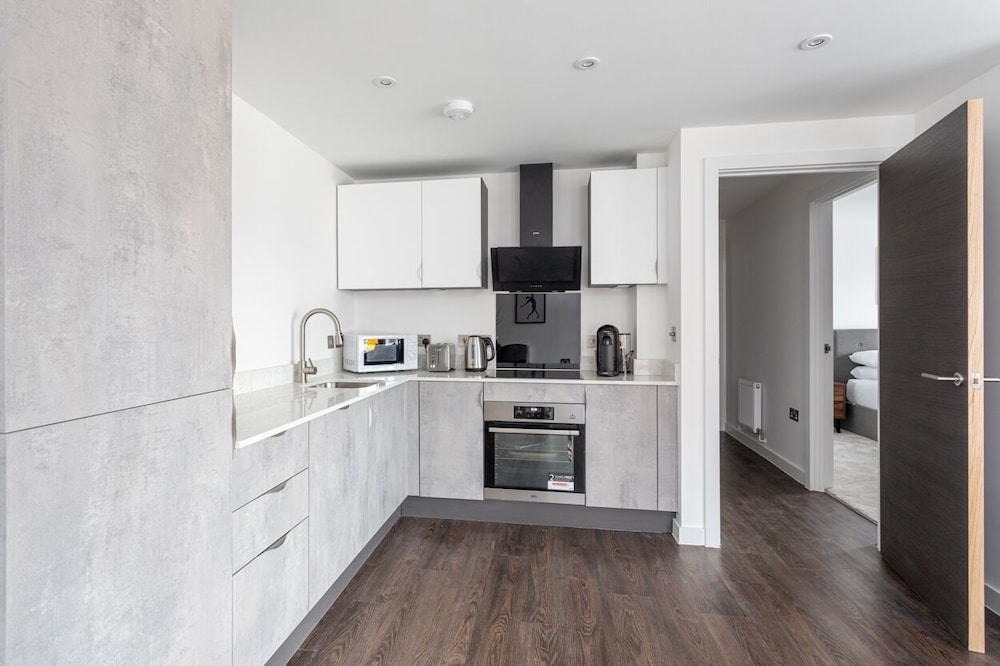Modern & Stylish 2 Bed York Apartment view 5