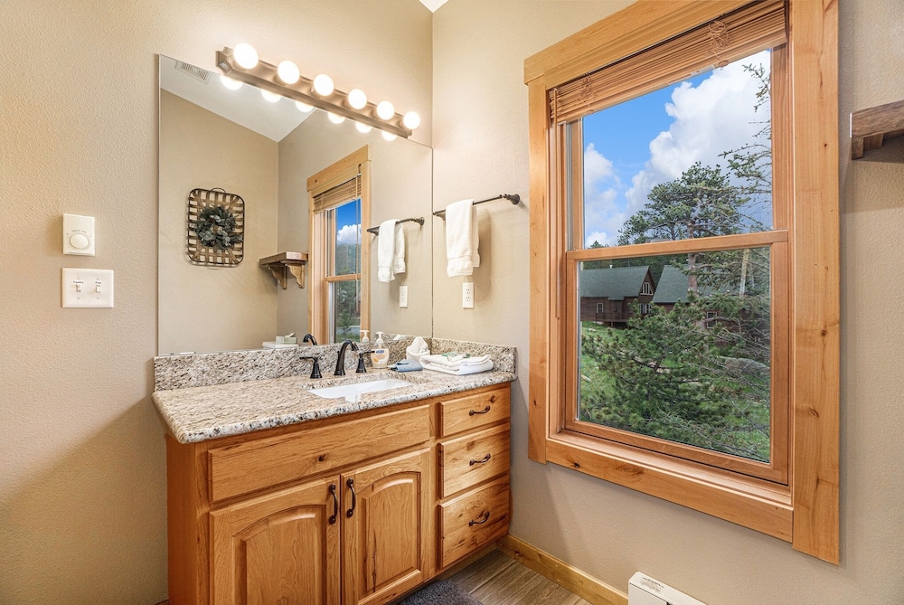 Solitude Eagle 5 - Estes Park 2 Bedroom Condo by RedAwning - Property Image 3