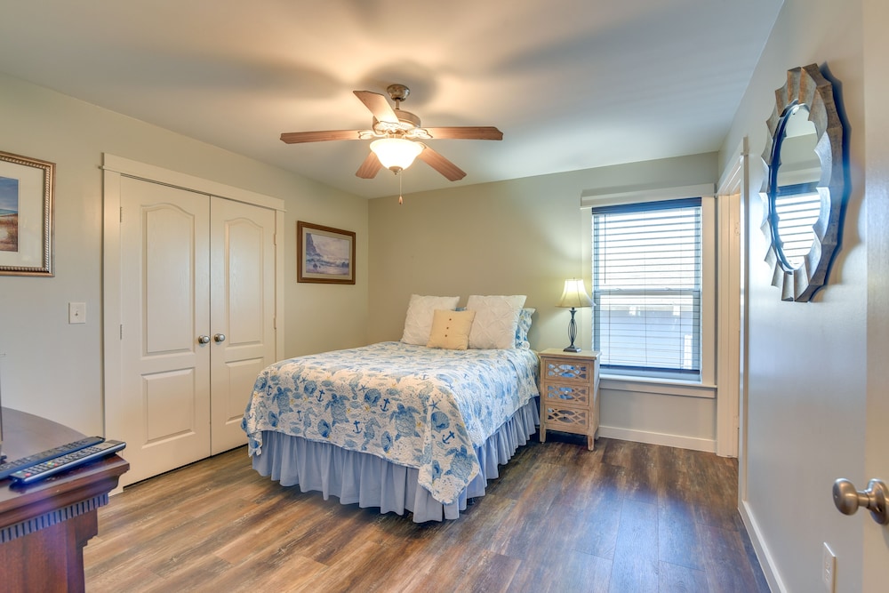 Galveston Vacation Home: 2 Mi to Galveston Beach!