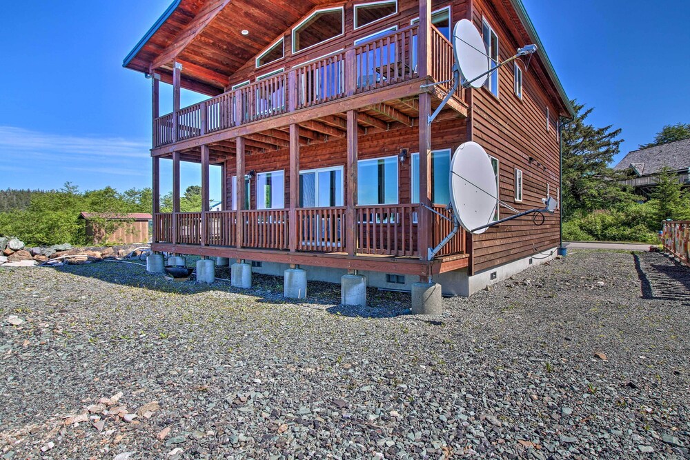 Oceanfront Craig Apt: Grill, Fishing On-site! view 4
