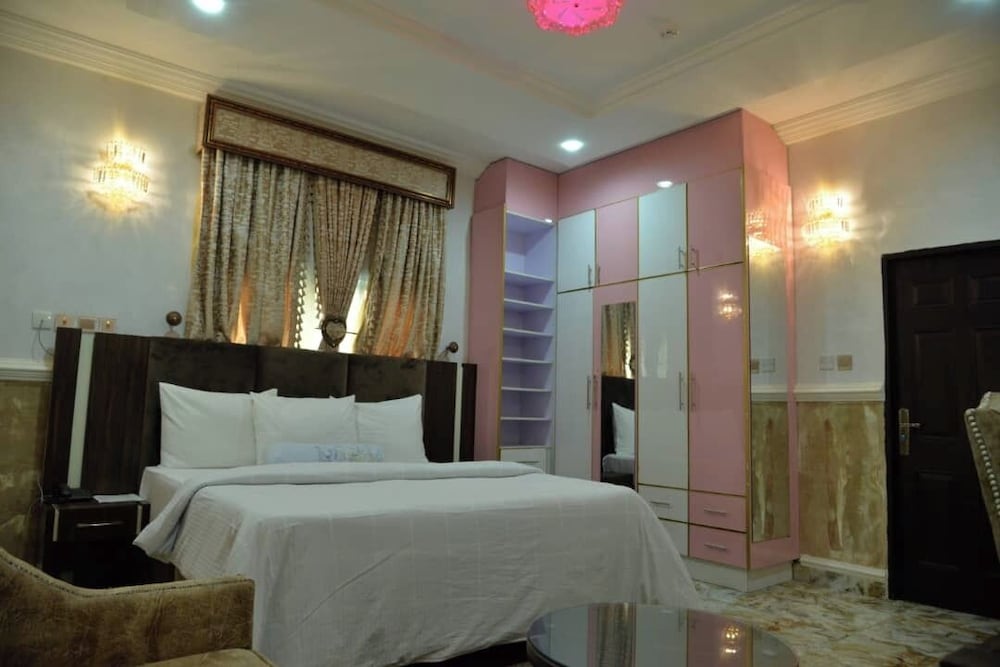 Plot 400 Luxury Apartments