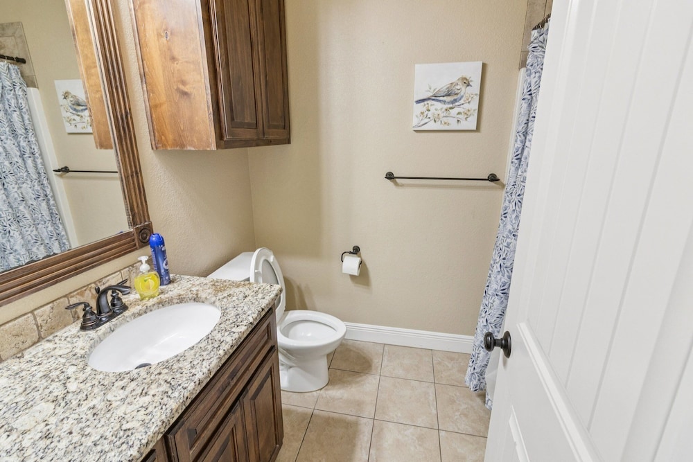 Gorgeous 4br Dakota Springs Home 3 Bedroom Home